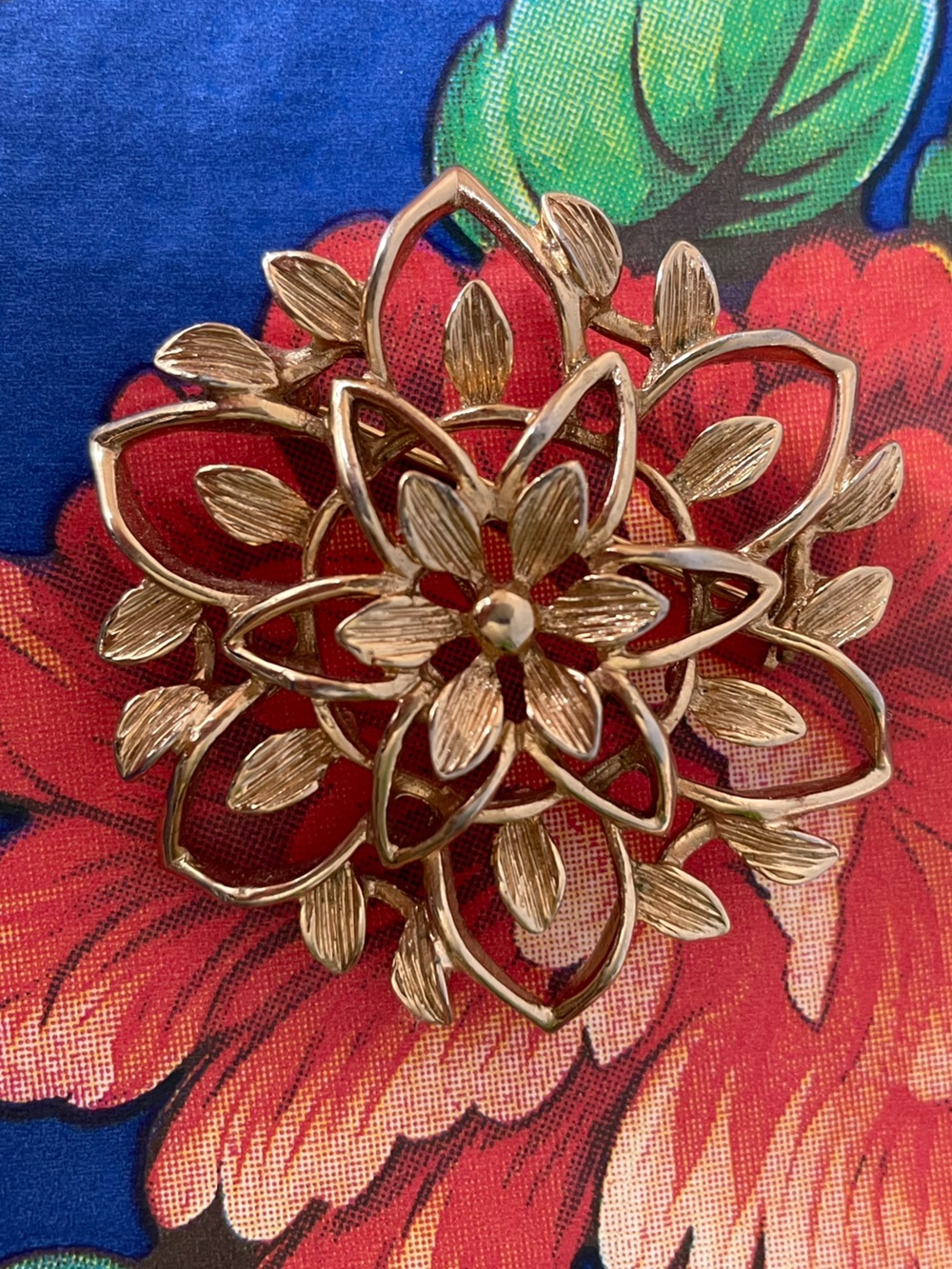 Vintage Sarah Coventry Signed Petra Lure Gold Floral Layered Pin Brooch 1960s